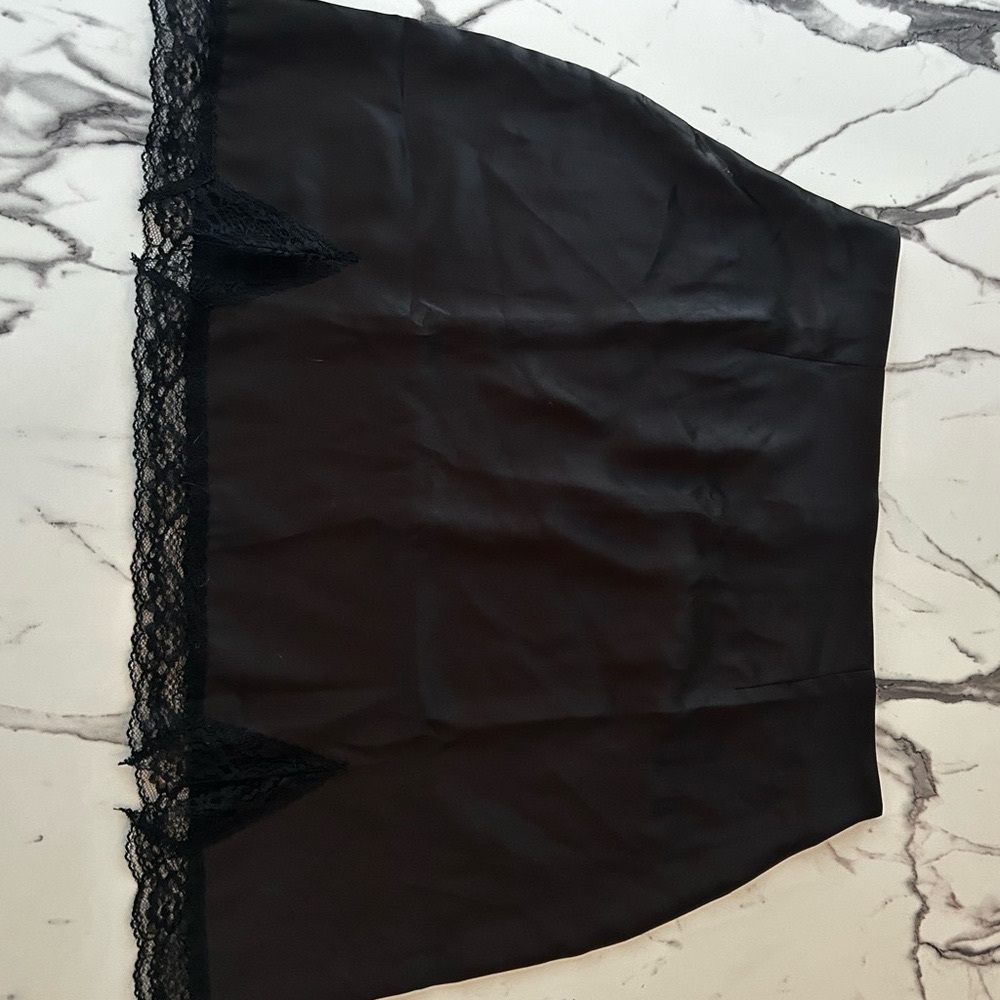 Women’s lace trim pencil skirt